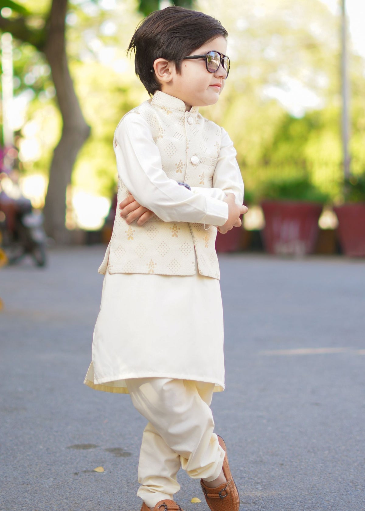 Cream white waistcoat suit EW19 Main image