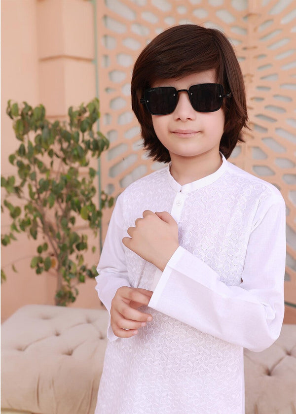White chicken Kameez shalwar - AK 23