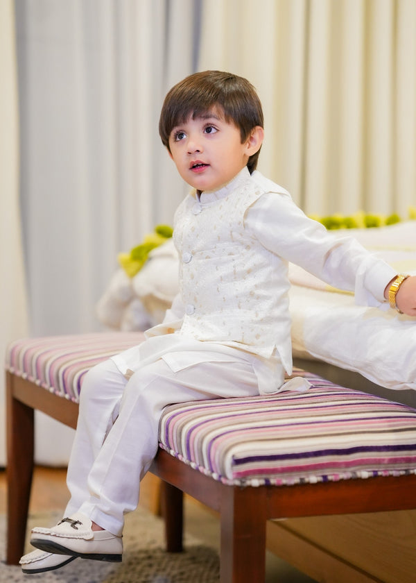 Off White Waistcoat Suit EW36